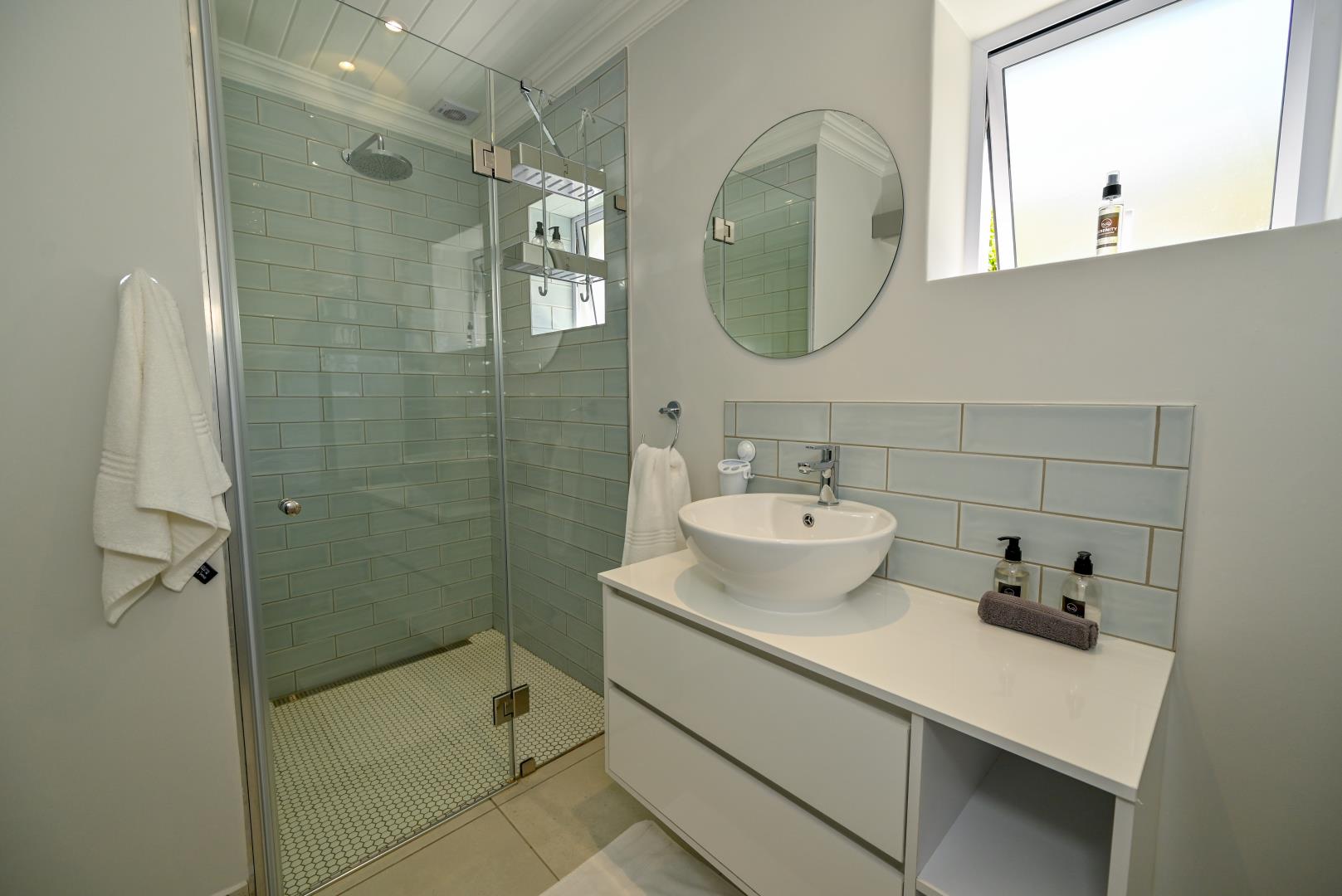 729998_Guest_ensuite_bathroom_1.jpg