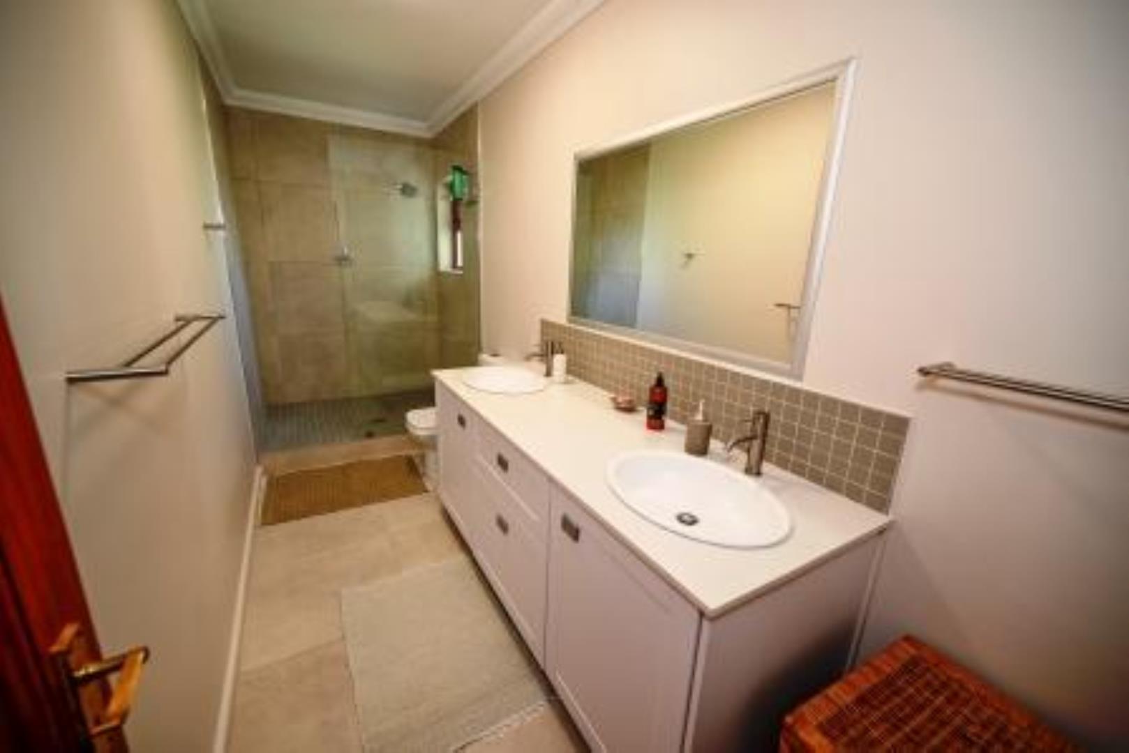 732137_25_Main_En-Suite.jpg